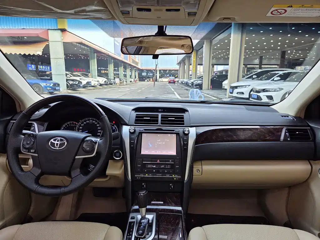 Toyota Camry 2016 — фото 11
