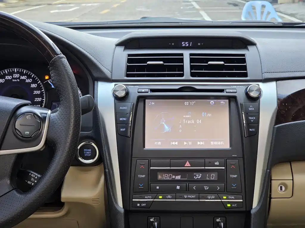 Toyota Camry 2016 — фото 12