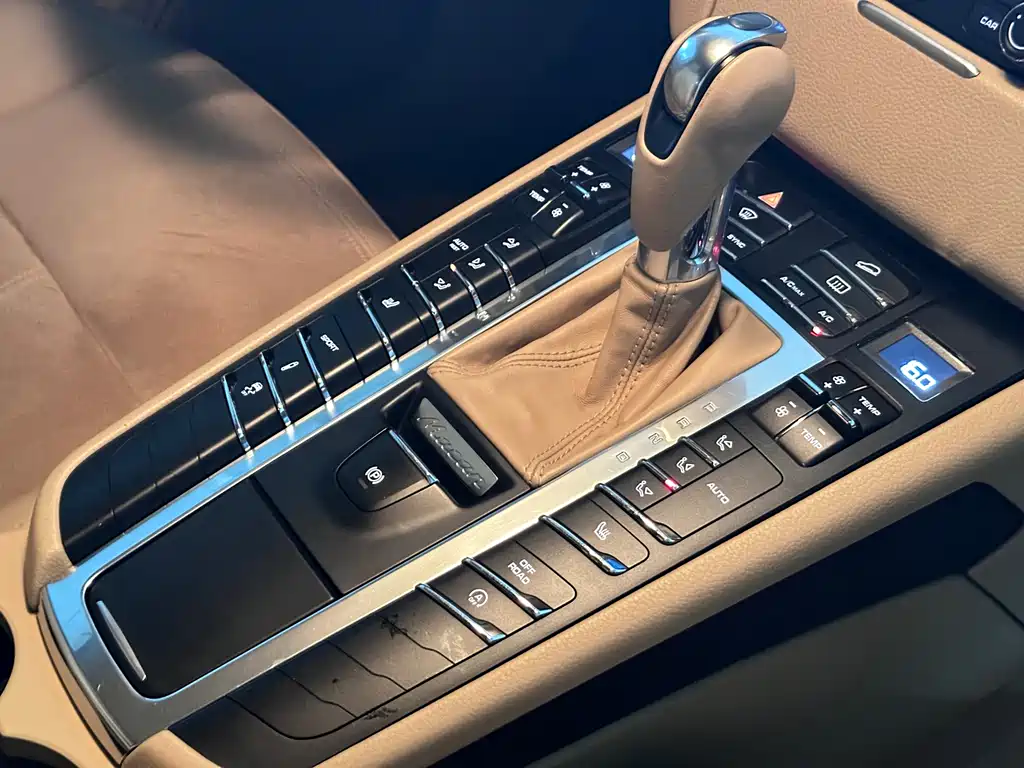 Porsche Macan 2016 — фото 19
