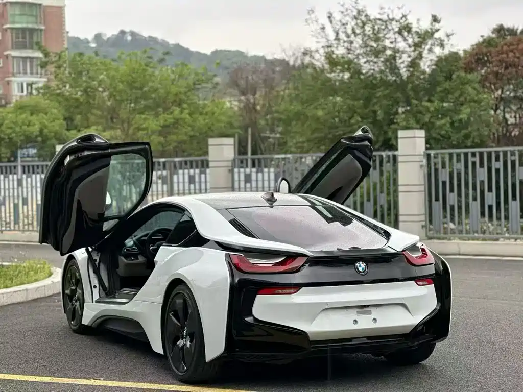 BMW i8 2016 — фото 9