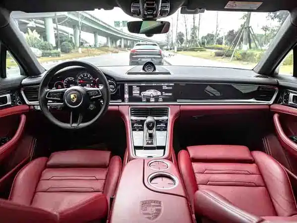 Porsche Panamera 2021