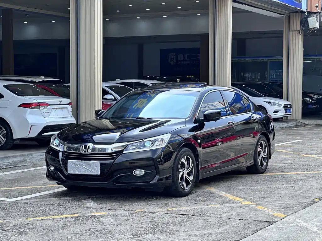 Honda Accord 2016 — фото 16