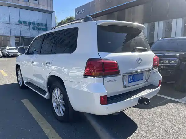 Lexus LX 2010