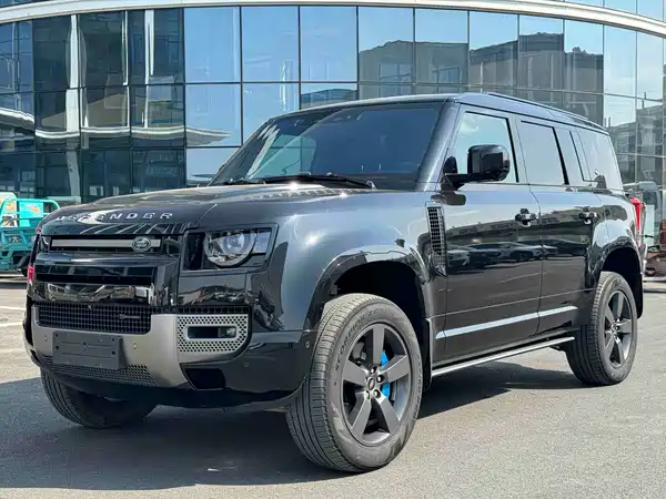 Land Rover Defender 2023