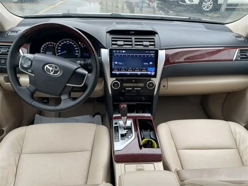 Toyota Camry 2014 — фото 14