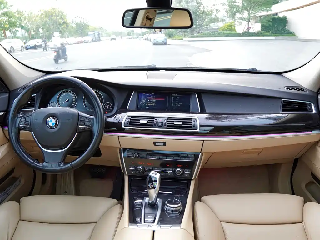 BMW 5 Series GT 2013 — фото 7