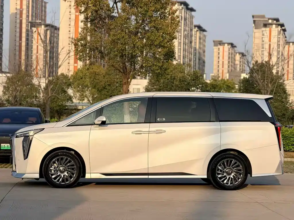 GAC Motor Trumpchi M8 2024 — фото 5