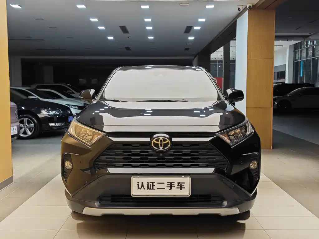 Toyota RAV4 2020 — фото 3