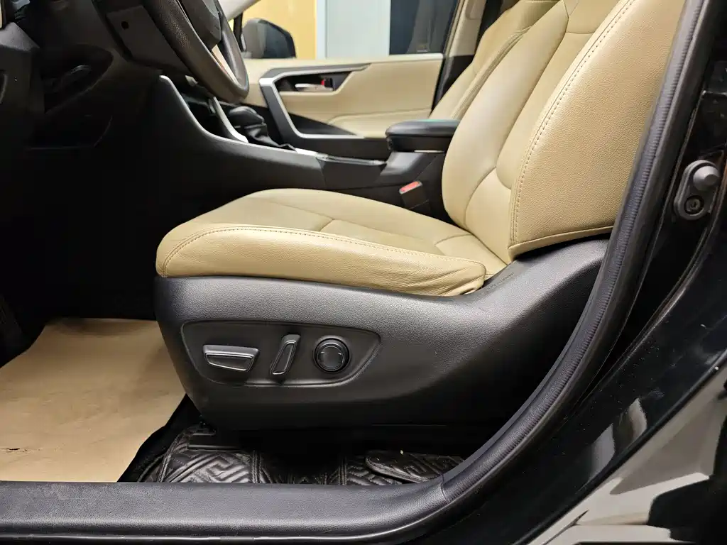 Toyota RAV4 2020 — фото 10
