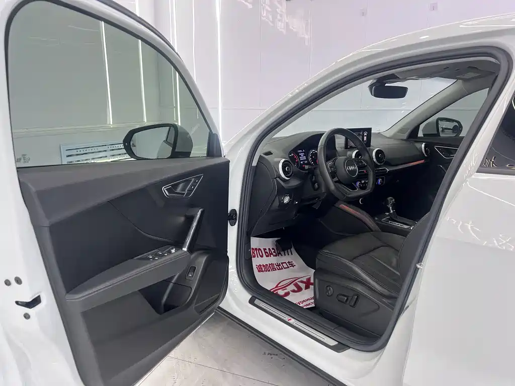 Audi Q2L 2023
