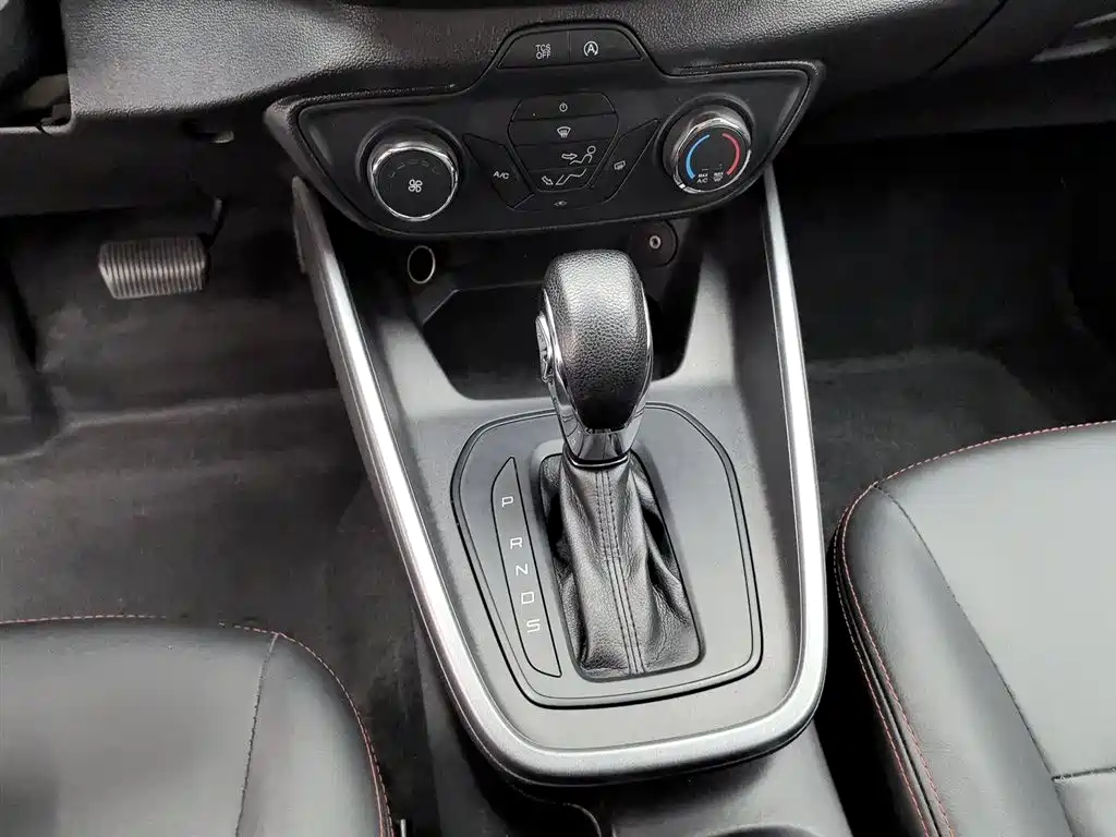 Ford Escort 2019 — фото 13