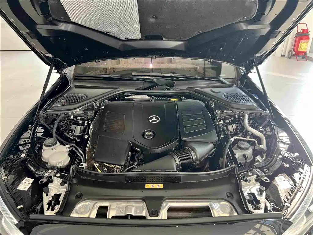 Mercedes-Benz E-Class 2025 — фото 16