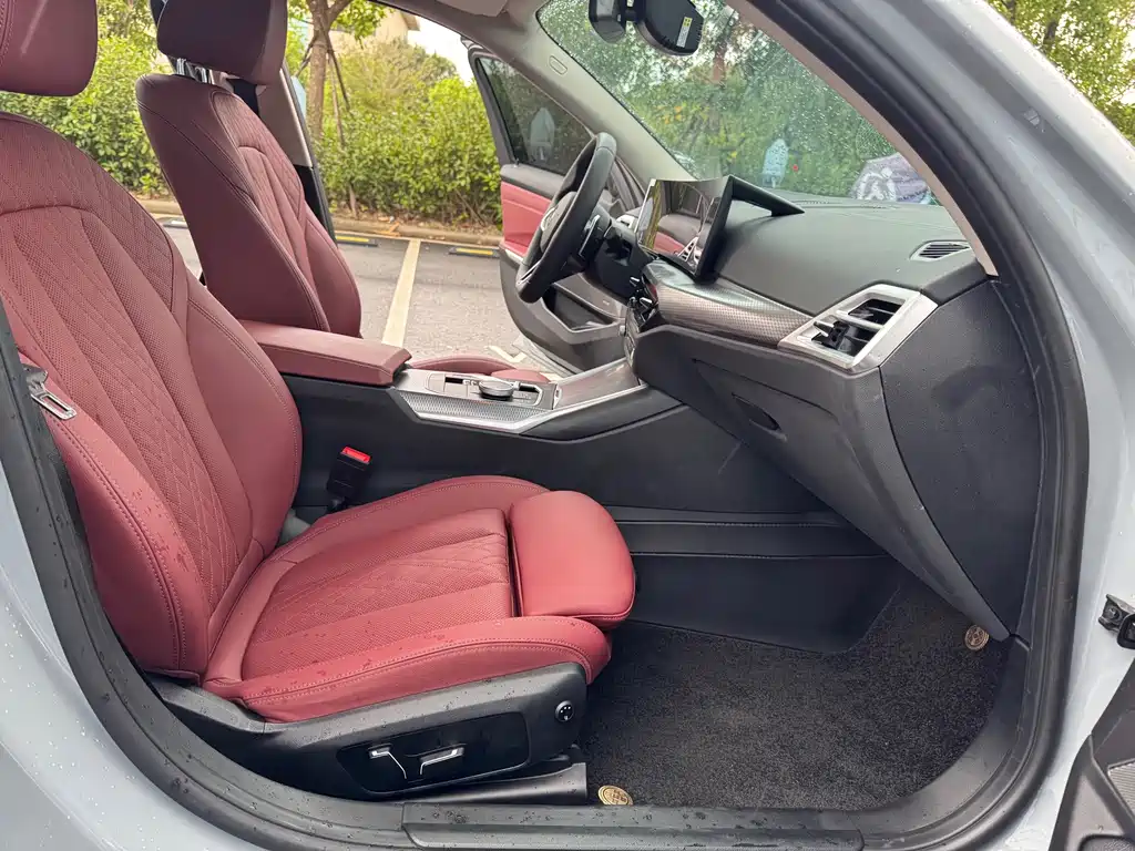 BMW 3 Series 2025 — фото 13