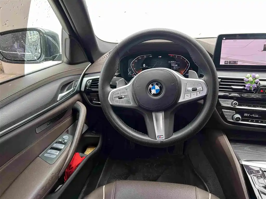 BMW 5 Series 2022 — фото 9