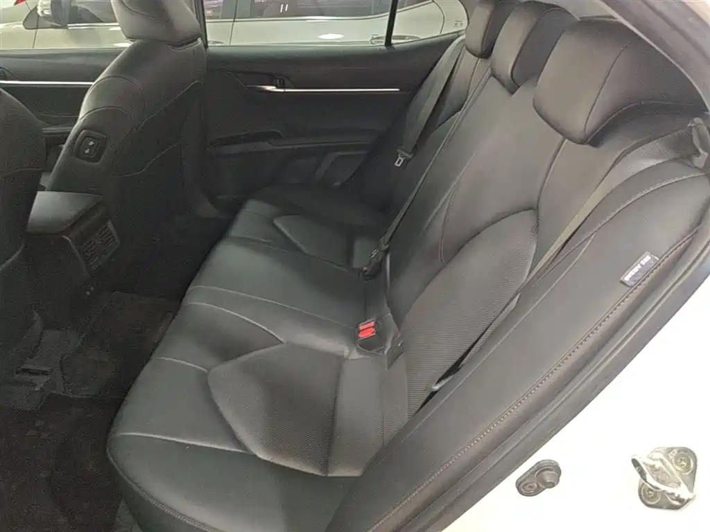 Toyota Camry 2019 — фото 17