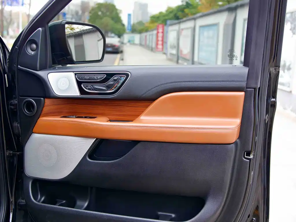 Lincoln Navigator 2019 — фото 13