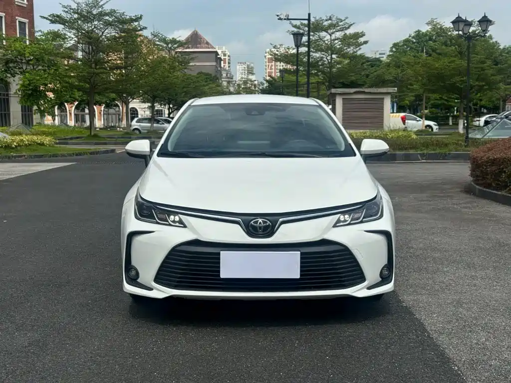 Toyota Corolla 2022 — фото 2