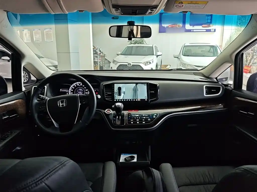 Honda Odyssey 2018 — фото 10