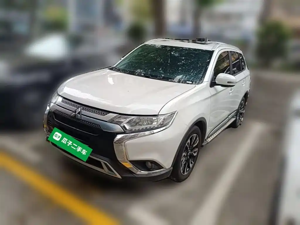 Mitsubishi Outlander 2019 — фото 2