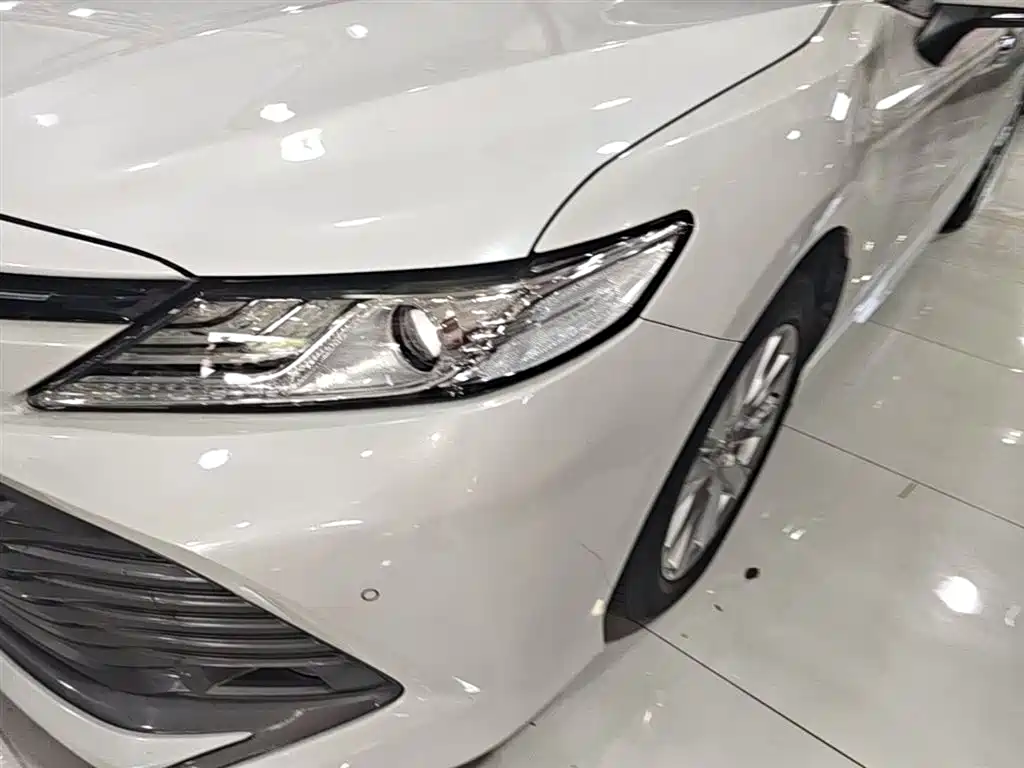 Toyota Camry 2019 — фото 24