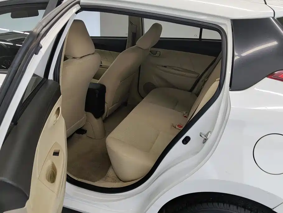 Toyota Yaris L 2014 — фото 11