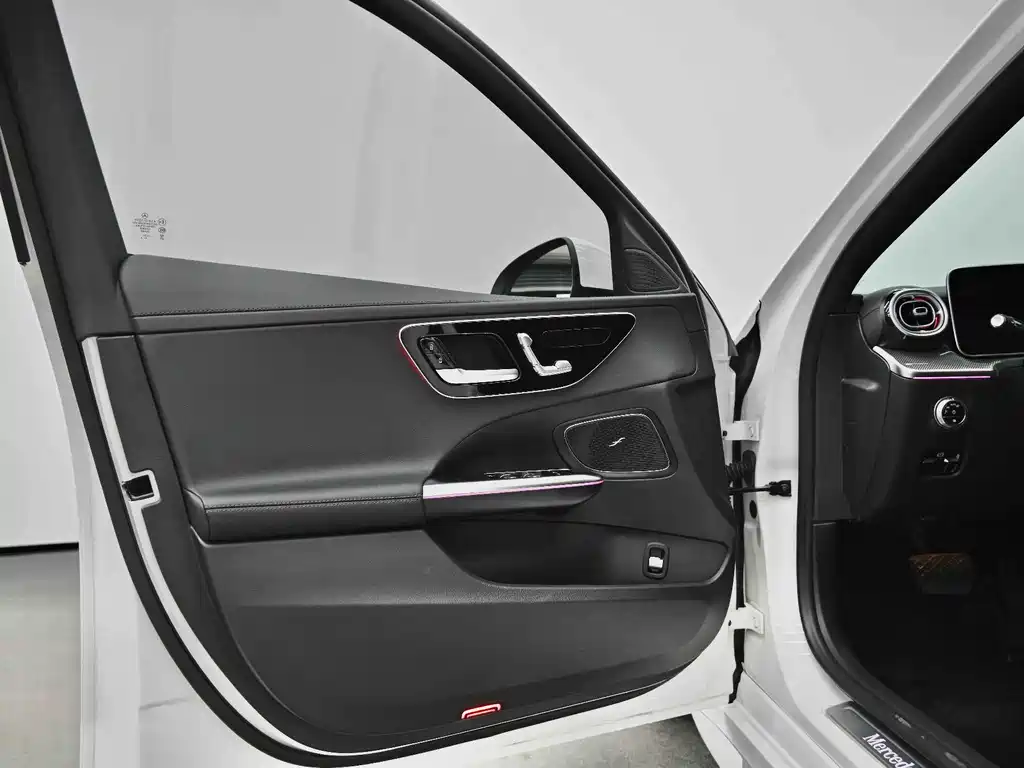 Mercedes-Benz C-Class 2024 — фото 22