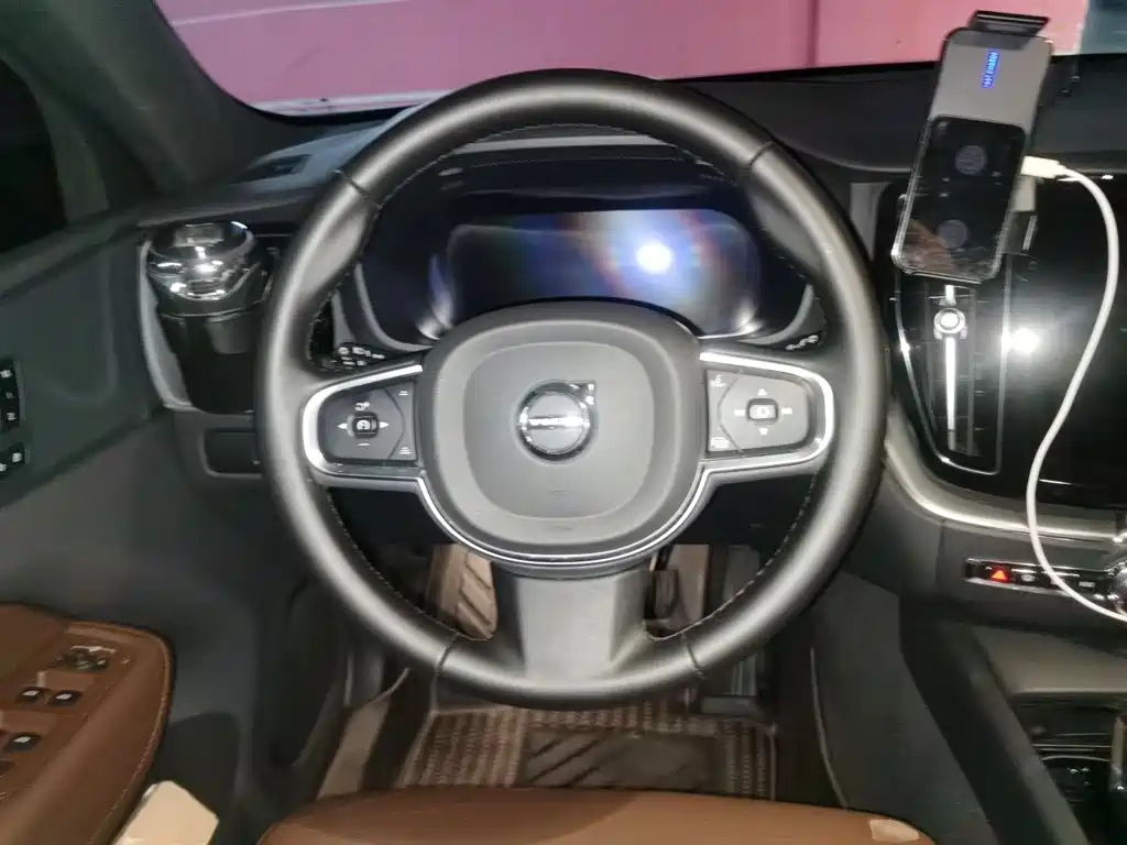 Volvo XC60 2025