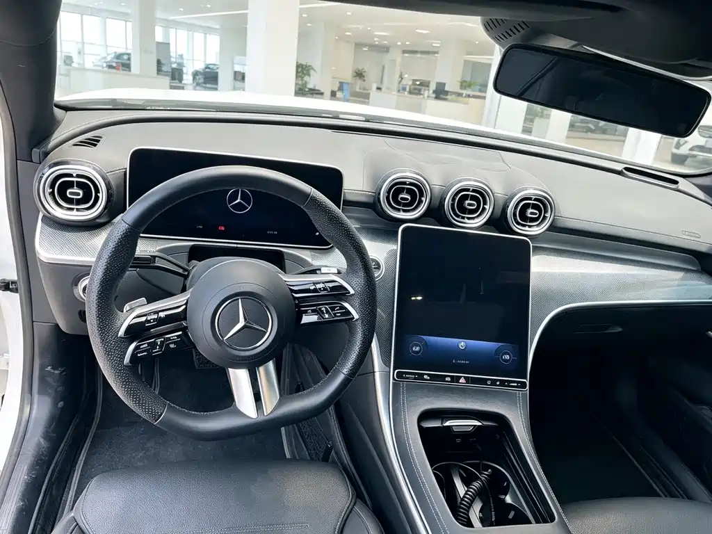 Mercedes-Benz C-Class 2024 — фото 8