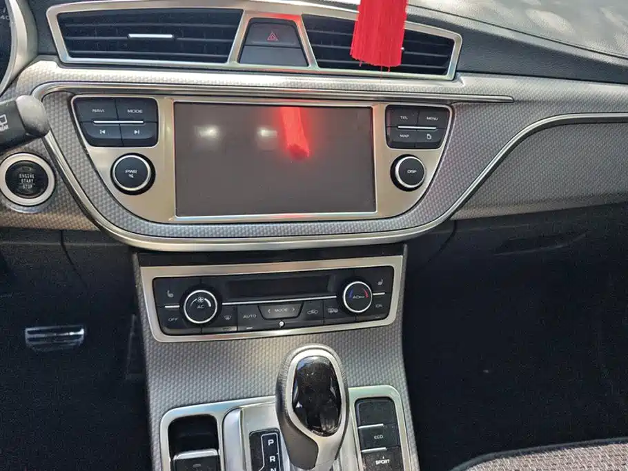 Geely Emgrand GS 2016 — фото 13