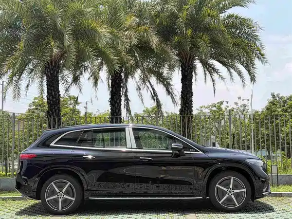 Mercedes-Benz EQS SUV 2026
