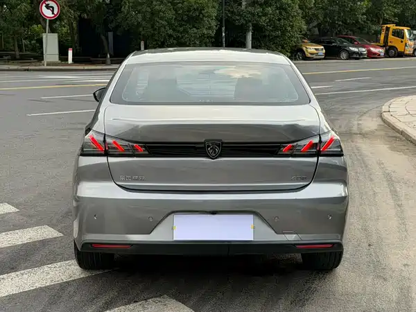 Peugeot 408 2022