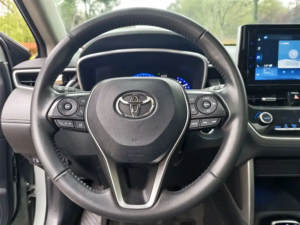 Toyota Corolla Cross 2022 — фото 3