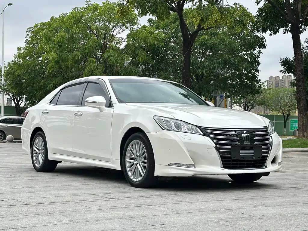 Toyota Crown 2017 — фото 3