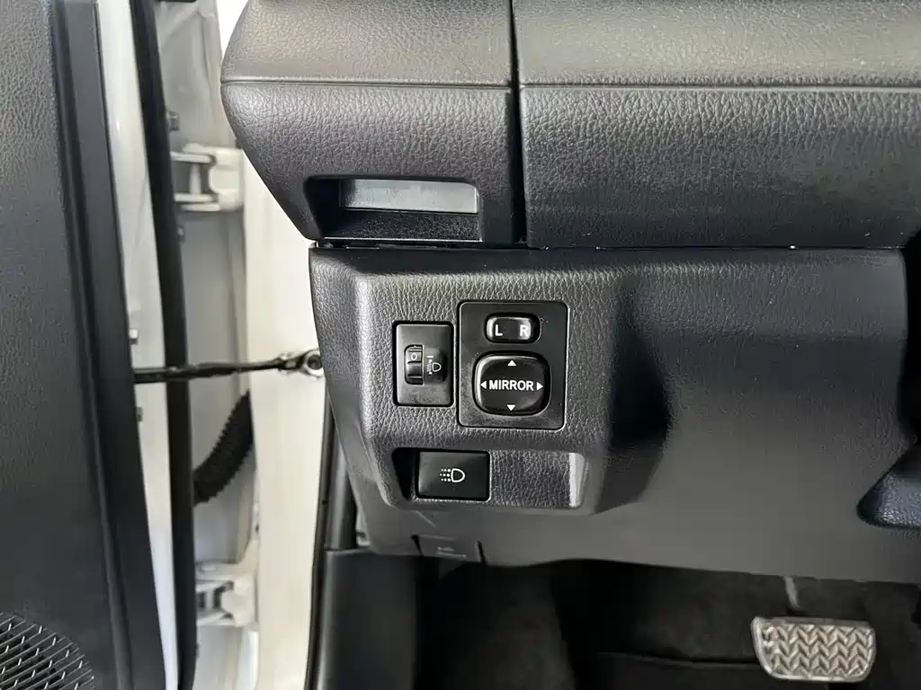 Toyota Yaris L 2019 — фото 18