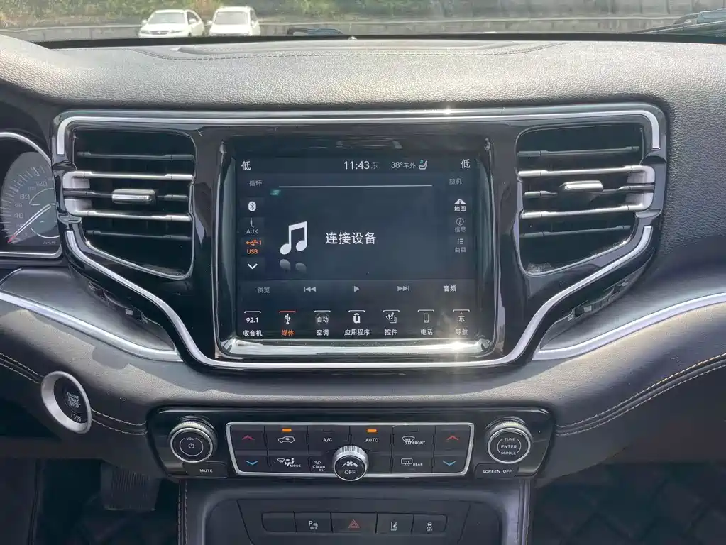 Jeep Grand Commander 2018 — фото 14