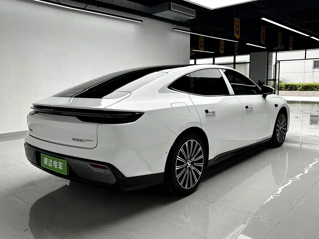 Geely Galaxy Starshine 8 2025 — фото 4