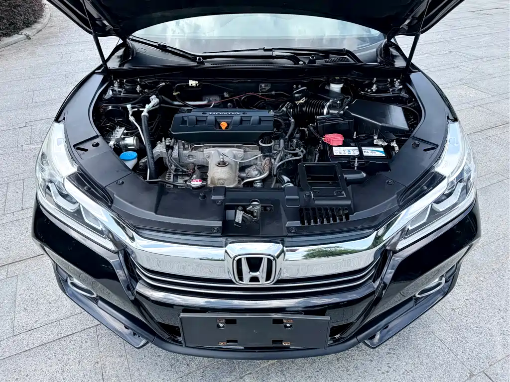 Honda Accord 2016 — фото 18