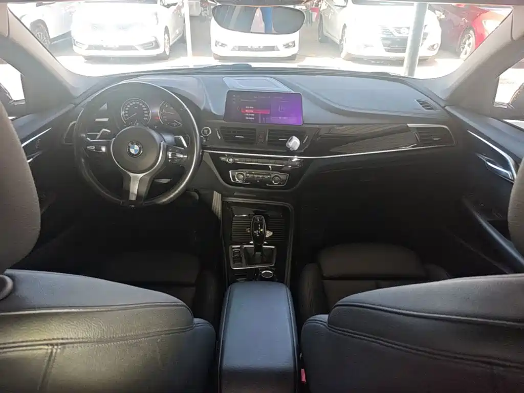 BMW 1 Series 2020 — фото 10