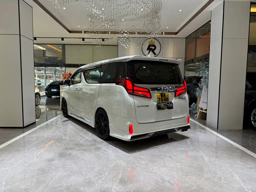 Toyota Alphard 2018 — фото 13