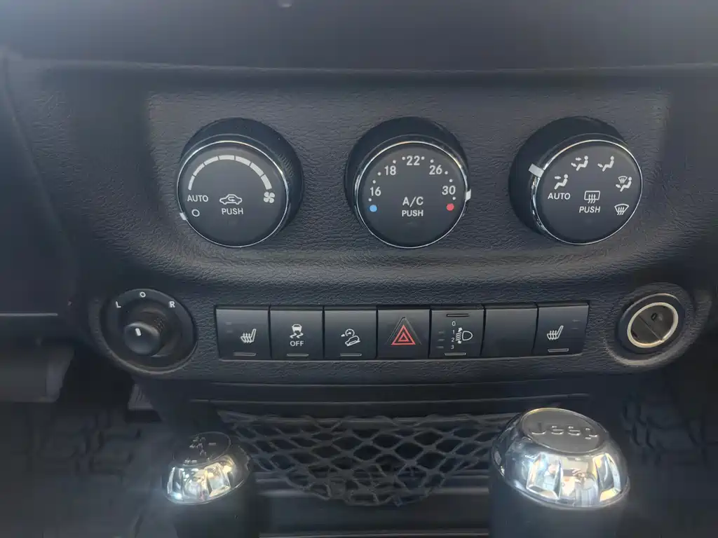 Jeep Wrangler 2017 — фото 12