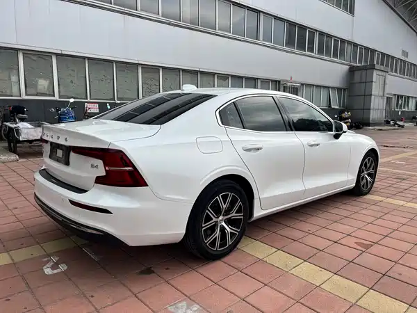Volvo S60 2023