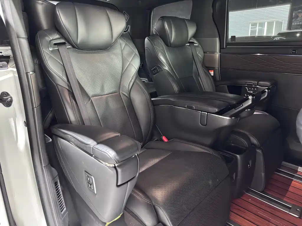 Toyota Alphard 2024 — фото 21