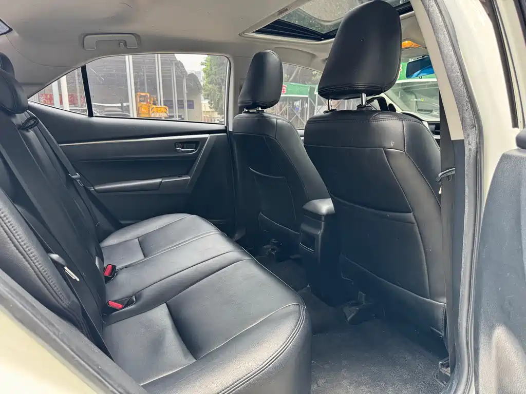 Toyota Corolla 2018 — фото 12