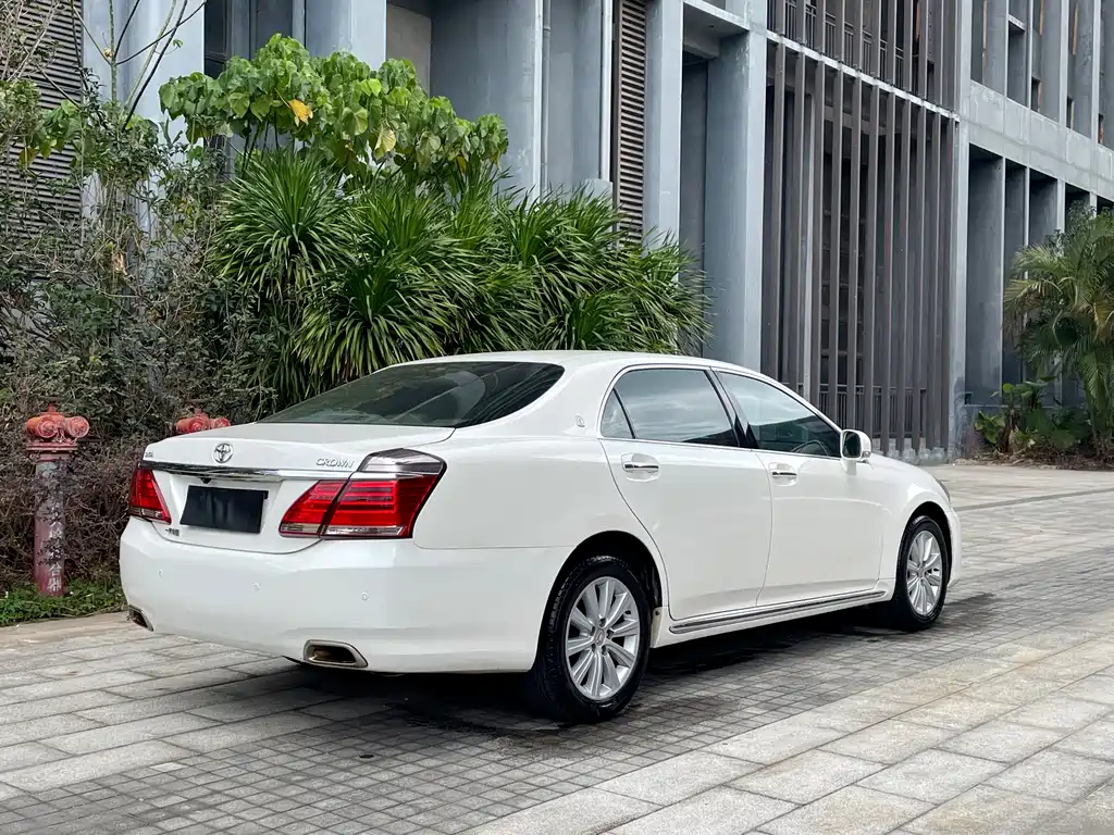 Toyota Crown 2015 — фото 5