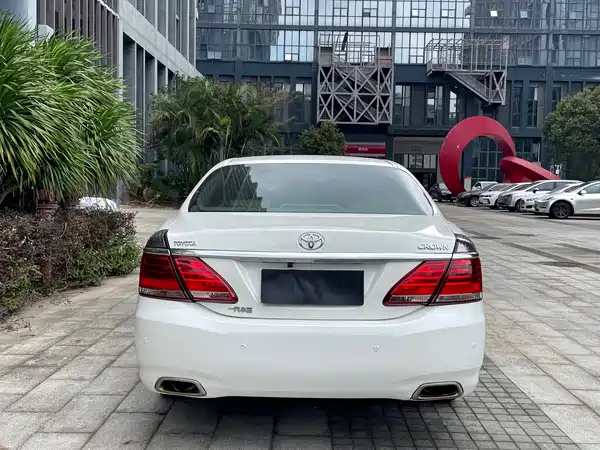 Toyota Crown 2012