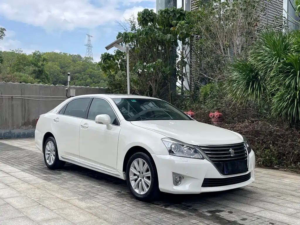 Toyota Crown 2015 — фото 3