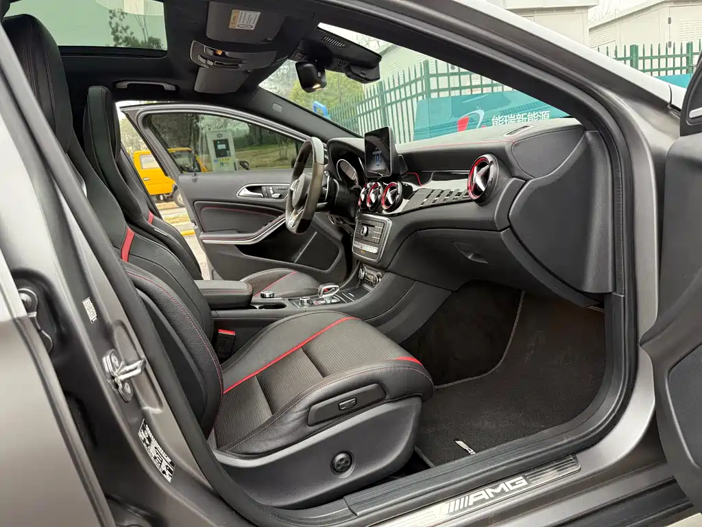 Mercedes-Benz GLA AMG 2018 — фото 12
