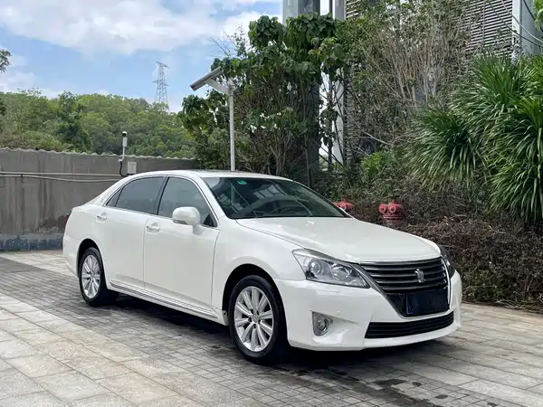 Toyota Crown 2012