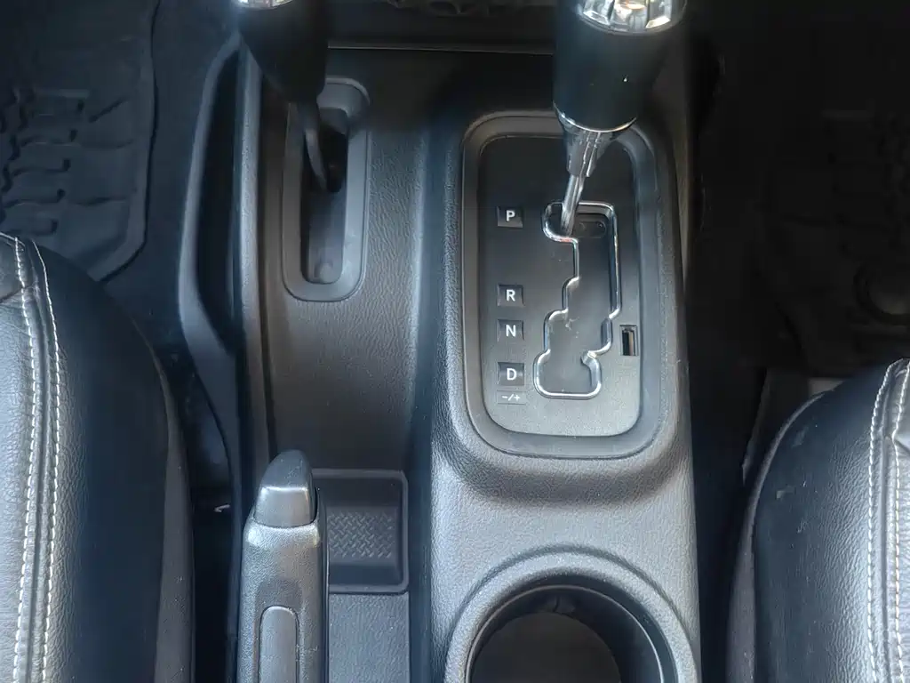 Jeep Wrangler 2017 — фото 13