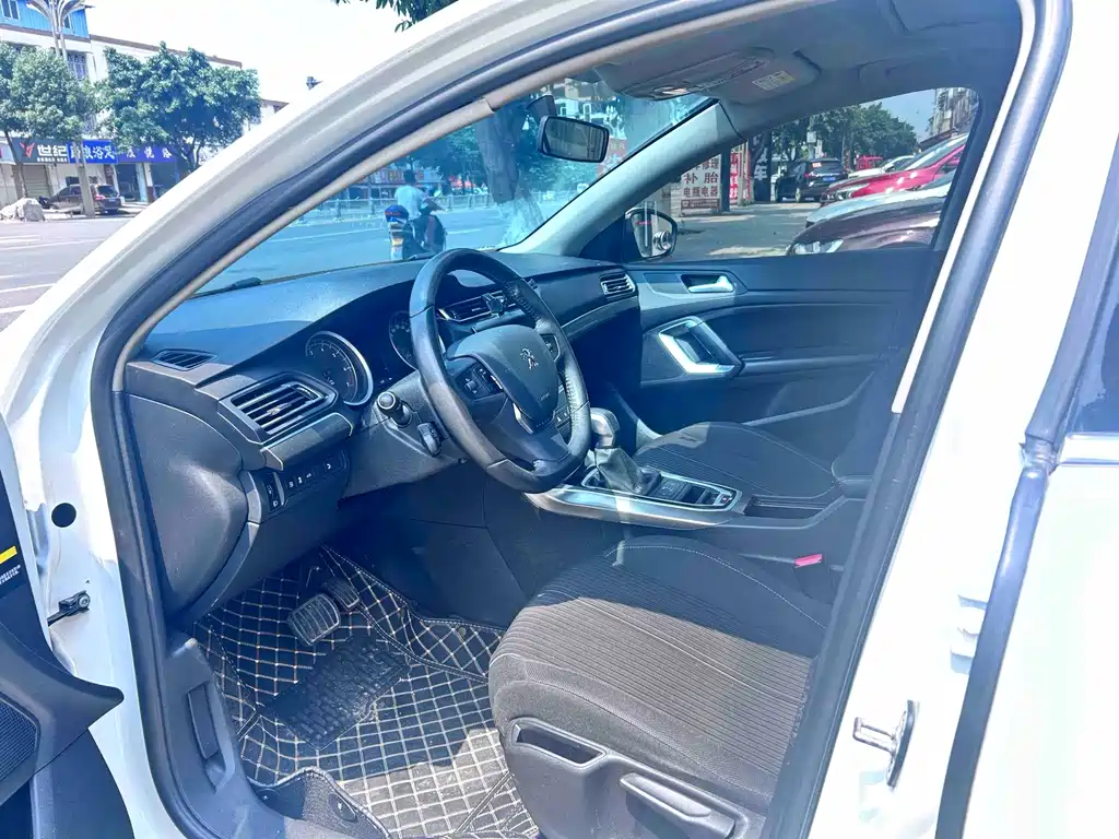 Peugeot 408 2015